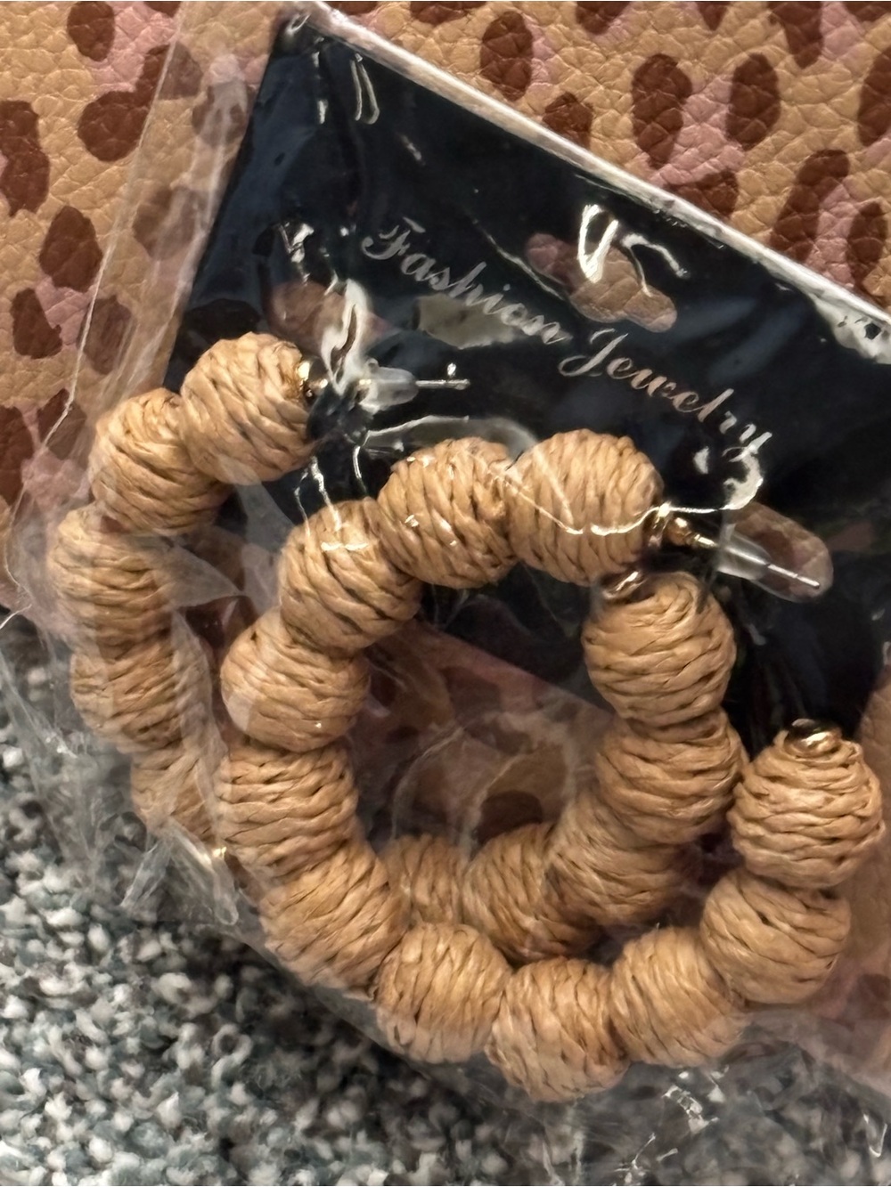 Beauty Bundle w/ Raffia Earrings Eyeshadow Blush Palette & Animal Print Clutch - Picture 2 of 5